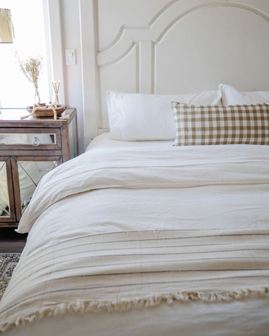 Simple Farmhouse Bedroom Inspo: The Quiet Luxury Look