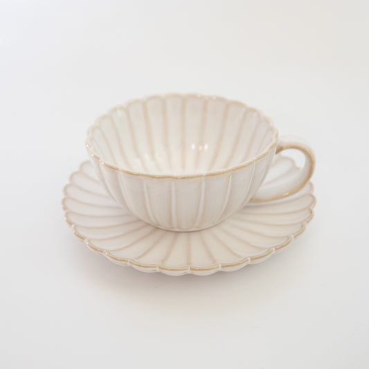 Signature Chrysanthemum Cup & Saucer Latte Mug