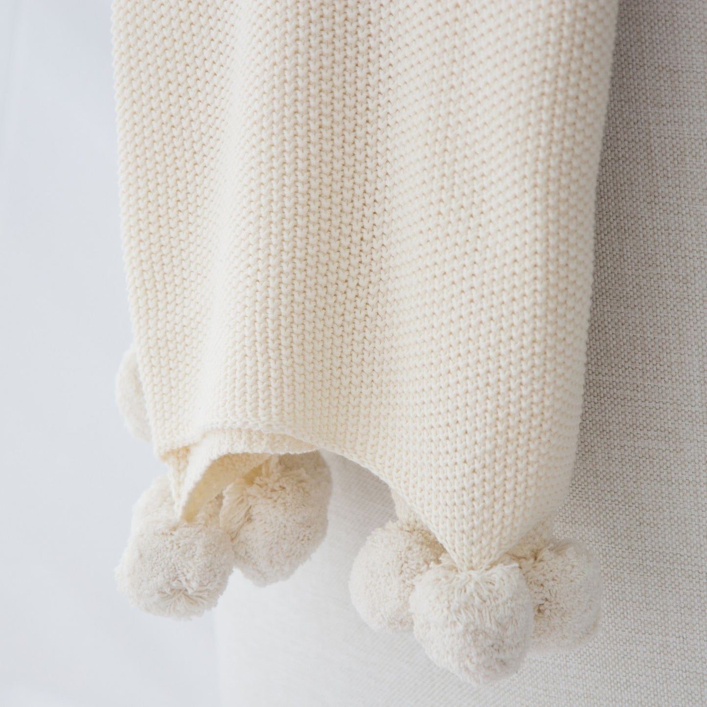 Aria Cotton Seedstitch Throw with Pompoms in Cream